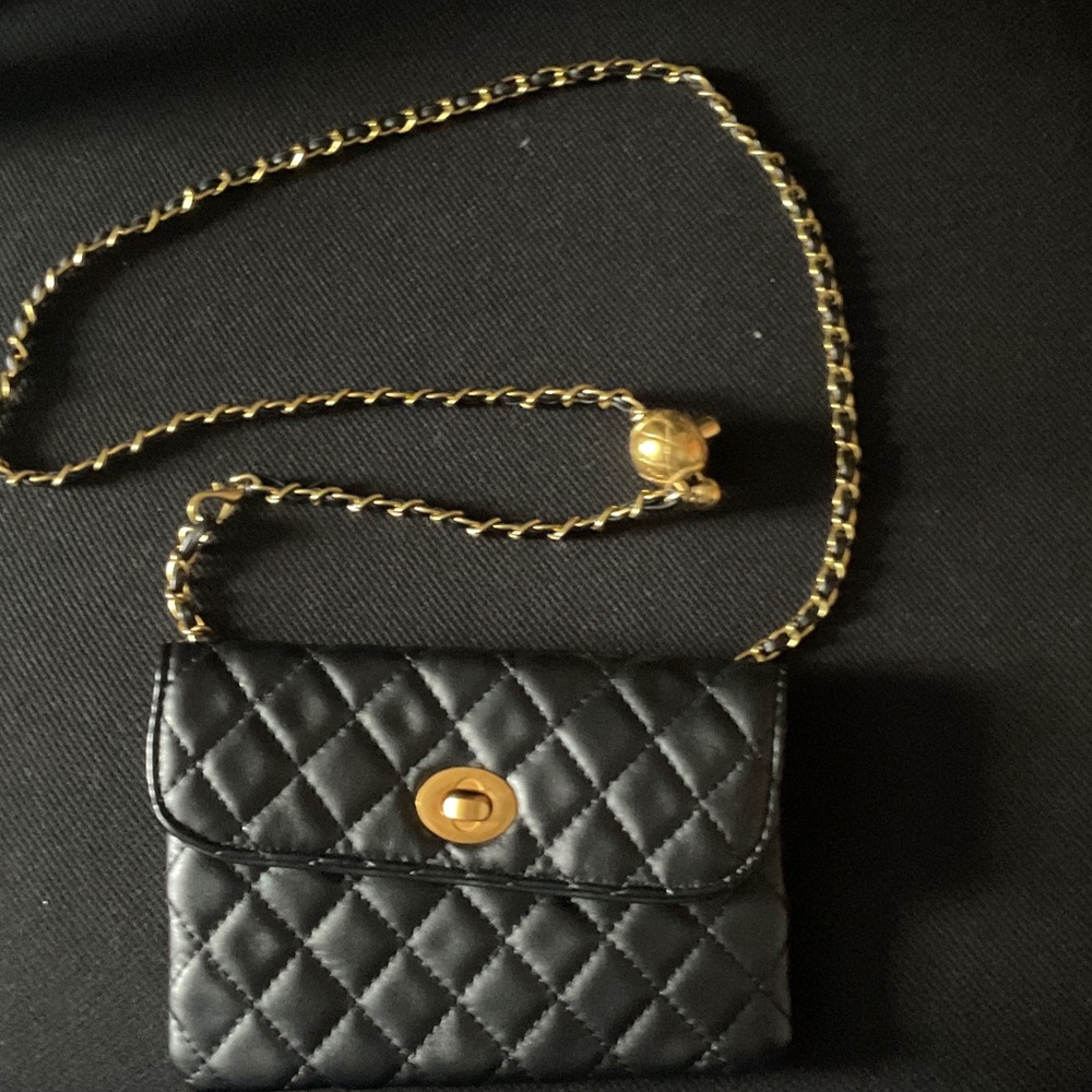 Elegant Black Quilted Chain Bag